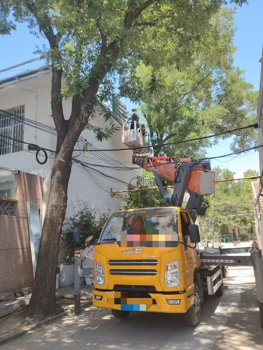 介休市高空作业车能吊装重物吗？最大承载多少公斤？